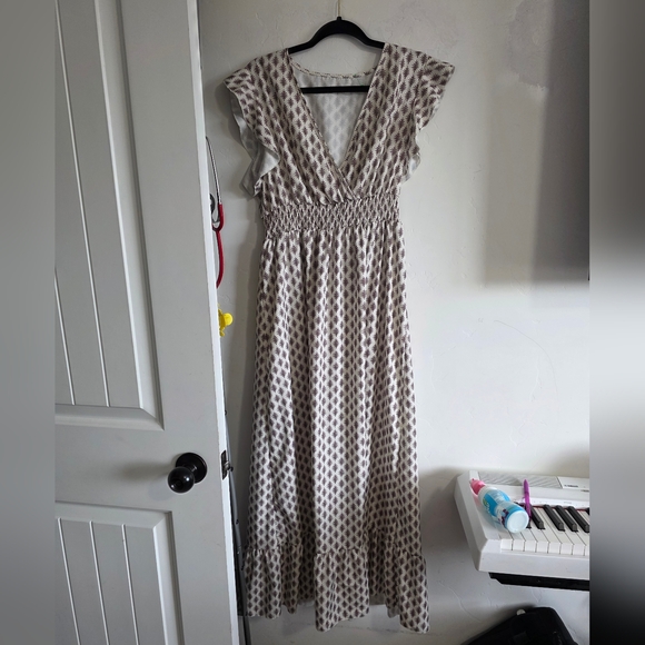 SHEIN Cream and Brown Patterned Maxi Dress - Picture 1 of 3